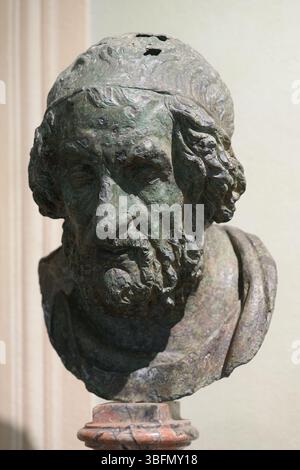 Testa in bronzo di un poeta cieco, tradizionalmente identificato come Omero, ritratto ellenistico datato al II secolo a.C., trovato al largo di Meloria vicino Livorno, Italia. Foto Stock