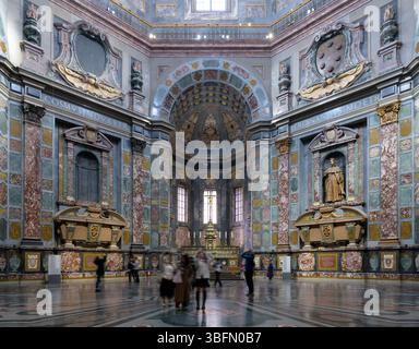 Cappella dei principi, mausoleo della famiglia Medici nella Basilica di San Lorenzo, Firenze, Italia, costruita nel XVII secolo. Foto Stock