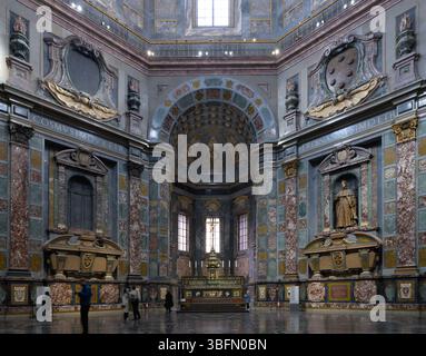 Cappella dei principi, mausoleo della famiglia Medici nella Basilica di San Lorenzo, Firenze, Italia, costruita nel XVII secolo. Foto Stock