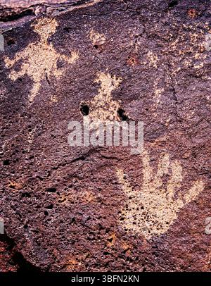 Antiche incisioni rupestri; Piedras Marcadas Canyon Trail; Petroglyph National Monument; Albuquerque; New Mexico; USA Foto Stock