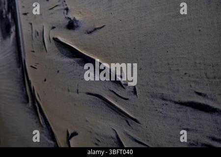 Texture nera su tela dipinta, oscurità e luminosità, artistica Foto Stock