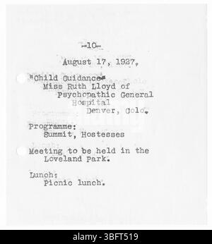 In questa pagina del rapporto del servizio di estensione 1927 per la contea di Larimer vengono discusse le iniziative chiave condotte da D.C. Bascom e Lola F. Schlessman per sostenere l'agricoltura locale e l'educazione della comunità. Foto Stock