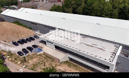Marchin, Belgio. 3 giugno 2025. Ripresa aerea scattata durante l'inaugurazione di Safran Blades, la nuova fabbrica Safran Aero Boosters 4,0 specializzata nella produzione di pale per motori aerei, a Marchin, martedì 03 giugno 2025. BELGA PHOTO ERIC LALMAND credito: Belga News Agency/Alamy Live News Foto Stock