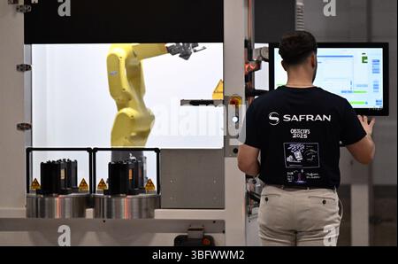 Marchin, Belgio. 3 giugno 2025. L'inaugurazione di Safran Blades, il nuovo stabilimento Safran Aero Boosters 4,0 specializzato nella produzione di pale per motori aerei, a Marchin, martedì 03 giugno 2025. BELGA PHOTO ERIC LALMAND credito: Belga News Agency/Alamy Live News Foto Stock