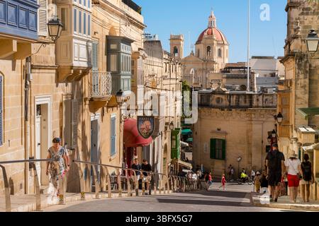 Victoria Rabat Gozo, veduta di IT-Telgha tal-Belt, la strada storica che conduce alla famosa Cittadella nella città vecchia di Victoria (Rabat), Gozo, Malta Foto Stock