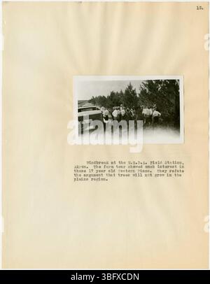 La pagina 46 del rapporto annuale 1927 discute il lavoro di Robert W. Vance e James C. Foster nel migliorare le capacità agricole degli agricoltori della contea di Washington attraverso il servizio di estensione. Foto Stock