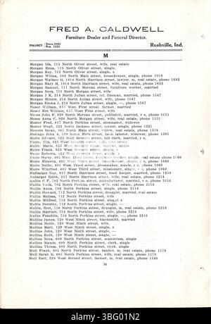 Questa pagina dell'elenco telefonico e della città di Rushville del 1911 fornisce ulteriori elenchi di aziende e pubblicità, nonché storie di chiese e scuole pubbliche. Foto Stock