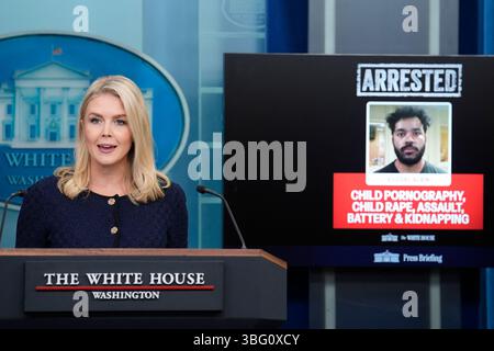 Washington, Stati Uniti. 3 giugno 2025. Il segretario alla stampa della Casa Bianca Karoline Leavitt tiene un briefing alla Casa Bianca di Washington il 3 giugno 2025. Foto di Yuri Gripas/ABACAPRESS.COM credito: Abaca Press/Alamy Live News Foto Stock