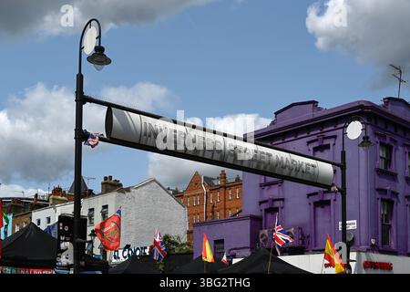 LONDRA, Regno Unito - 31 MAGGIO 2025: Cartello sopra Inverness Street Market a Camden Foto Stock