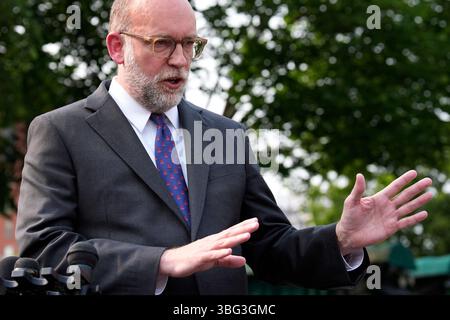 Washington, Stati Uniti. 3 giugno 2025. Il direttore dell'Office of Management and budget (OMB) è Russell Vought che parla con i giornalisti alla Casa Bianca di Washington il 3 giugno 2025. Foto di Yuri Gripas/ABACAPRESS.COM credito: Abaca Press/Alamy Live News Foto Stock