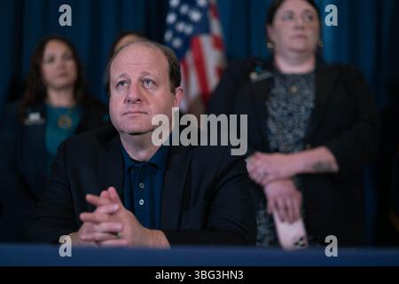 Denver, Colorado, Stati Uniti. 3 giugno 2025. Il governatore Jared Polis si prepara a firmare le leggi nella residenza del governatore nel centro di Denver martedì 3 giugno 2025. (Immagine di credito: © Jesse Paul/Colorado Sun tramite ZUMA Press Wire) SOLO PER USO EDITORIALE! Non per USO commerciale! Foto Stock