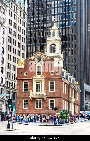 Old State House Building e scena di strada, Boston, Massachusetts, Stati Uniti Foto Stock
