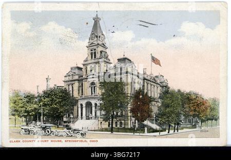 Una cartolina a colori che mostra il tribunale della contea di Clark a Springfield, Ohio, evidenziandone lo stile architettonico e l'importanza civica. Foto Stock
