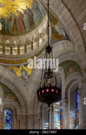 All'interno della Basilica del Sacro Corano, in cima a Montmartre, Parigi. L'architetto cattolico Paul Abadie è dedicato al Sacro cuore di Gesù. Foto Stock