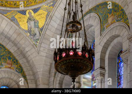 All'interno della Basilica del Sacro Corano, in cima a Montmartre, Parigi. L'architetto cattolico Paul Abadie è dedicato al Sacro cuore di Gesù. Foto Stock