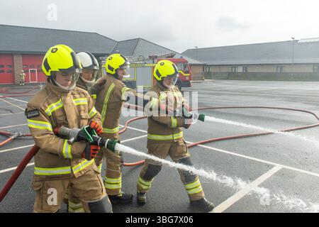 Scottish Fire and Rescue Service addestrano vigili del fuoco durante l'addestramento alla stazione dei vigili del fuoco di Lerwick, Shetland. Foto Stock