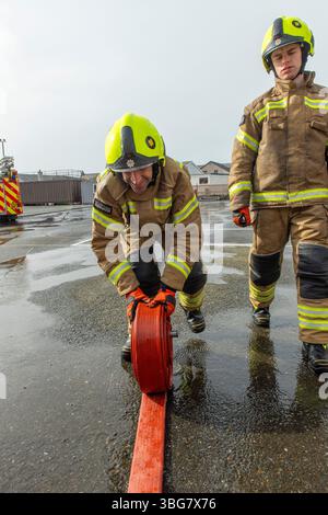 Scottish Fire and Rescue Service addestrano vigili del fuoco durante l'addestramento alla stazione dei vigili del fuoco di Lerwick, Shetland. Foto Stock