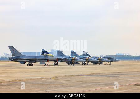 Una varietà di jet da caccia della Royal Thai Air Force all'airshow. Foto Stock