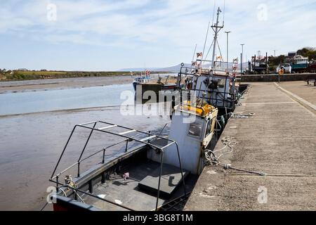 banchina di marea durante la bassa marea a belmullet ormeggia la contea di belmullet mayo repubblica d'irlanda Foto Stock