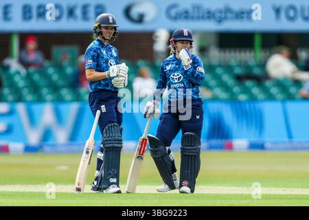 Leicester, Regno Unito. 4 giugno 2025. England Women review con successo durante il 2 ° Metro Bank ODI Day International England Women V West Indies Women at Uptonsteel County Ground, Leicester, Regno Unito, 4 giugno 2025 (foto di Izzy Poles/News Images) a Leicester, Regno Unito il 6/4/2025. (Foto di Izzy Poles/News Images/Sipa USA) credito: SIPA USA/Alamy Live News Foto Stock