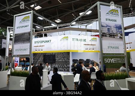 Messe München. Die Transport Logistic ist die weltweit grösste Fachmesse für Logistik, Mobilität, IT e Supply Chain Management. Foto: Messestand der ARS Altmann Automobillogistik AG - mit Hauptsitz im bayrischen Wolnzach **** Messe München Transport Logistic è la più grande fiera al mondo per la logistica, la mobilità, L'INFORMATICA e la gestione della catena di approvvigionamento foto dello stand di ARS Altmann Automobillogistik AG, con sede a Wolnzach, Baviera Foto Stock