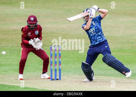 Leicester, Regno Unito. 4 giugno 2025. #6, Emma Lamb dell'Inghilterra in azione con la mazza durante il 2nd Womens ODI match tra England Women e West Indies Women all'Uptonsteel County Ground, Leicester, Inghilterra, il 4 giugno 2025. Crediti fotografici: Stuart Leggett/UK Sports Pics Ltd. Solo per uso editoriale, licenza richiesta per uso commerciale. Non utilizzare in scommesse, giochi o pubblicazioni di singoli club/campionato/giocatori. Crediti: UK Sports Pics Ltd/Alamy Live News Foto Stock