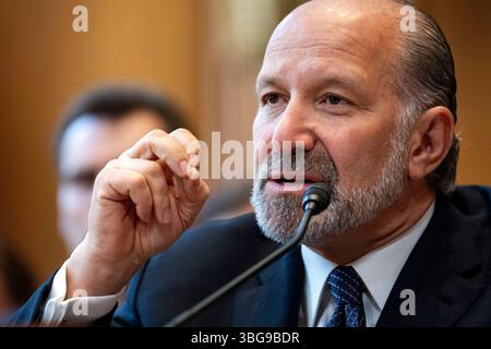 Washington, Stati Uniti. 4 giugno 2025. Il Segretario al commercio Howard Lutnik parla durante un'audizione del Comitato del Senato sugli stanziamenti sottocommissione per il commercio, la giustizia, la scienza e le agenzie correlate sul bilancio proposto dal Dipartimento di commercio per l'esercizio fiscale 2026 presso il Campidoglio degli Stati Uniti a Washington, DC, mercoledì 4 giugno 2025. Foto di Bonnie Cash/UPI credito: UPI/Alamy Live News Foto Stock