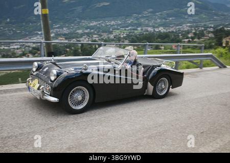 Rally d'auto d'epoca Suedtirol-Classic a scena / alto Adige 2014, Triumph TR 3 (costruito nel 1959) sulla Labersstrasse in salita allo svincolo per Landhau Foto Stock