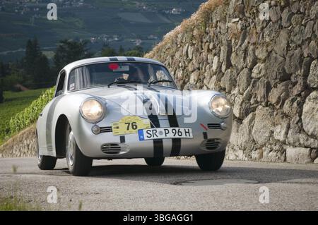 Rally d'auto d'epoca Suedtirol-Classic a scena / alto Adige 2014, Porsche 356 Super 90 (costruita nel 1963) sulla Labersstrasse in salita all'uscita per Foto Stock