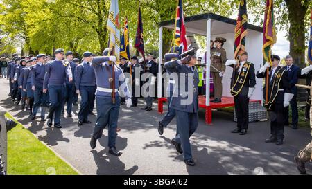 L'ANZAK Day 2024 è stato celebrato nel Soldier's Corner al cimitero di Warrington il 28 aprile Foto Stock