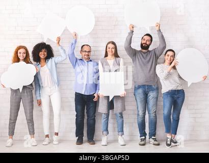 Gruppo di diverse persone azienda blank fumetti Foto Stock