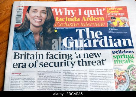 "La Gran Bretagna affronta una nuova era di minacce alla sicurezza" titolo del quotidiano Guardian in prima pagina World Threat Politics articolo 31 maggio 2025 Londra Regno Unito Foto Stock