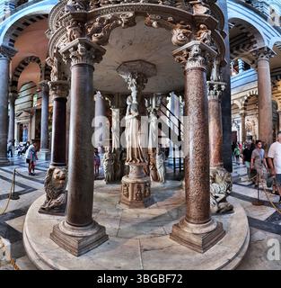 Pisa, Toscana, Italia: Particolare dell'interno della Cattedrale di Pisa, la Cattedrale di Santa Maria Assunta, è la cattedrale dell'Arcidiocesi di Pis Foto Stock