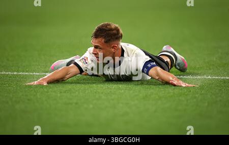 MONACO DI BAVIERA, GERMANIA - 04 GIUGNO: La Germania Joshua Kimmich reagisce durante la semifinale di UEFA Nations League 2025 tra Germania e Portogallo all'Arena di Monaco di Baviera il 4 giugno 2025. © diebilderwelt / Alamy Stock Foto Stock