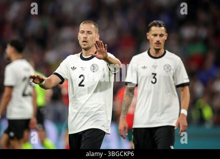 MONACO DI BAVIERA, GERMANIA - 04 GIUGNO: Waldemar Anton della Germania , Robin Koch della Germania durante la semifinale di UEFA Nations League 2025 tra Germania e Portogallo al Munich Football Arena il 4 giugno 2025 a Monaco di Baviera, Germania. © diebilderwelt / Alamy Stock Foto Stock