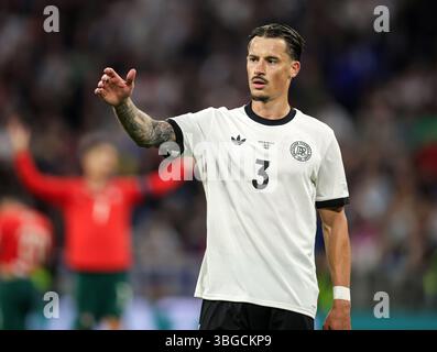 MONACO DI BAVIERA, GERMANIA - 04 GIUGNO: La Germania Robin Koch reagisce durante la semifinale di UEFA Nations League 2025 tra Germania e Portogallo all'Arena di Monaco di Baviera il 4 giugno 2025. © diebilderwelt / Alamy Stock Foto Stock