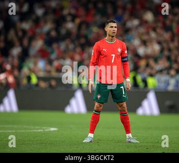 MONACO DI BAVIERA, GERMANIA - 04 GIUGNO: Il portoghese Cristiano Ronaldo durante la semifinale di UEFA Nations League 2025 tra Germania e Portogallo all'Arena di Monaco di Baviera il 4 giugno 2025. © diebilderwelt / Alamy Stock Foto Stock