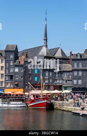 Il vecchio porto di Honfleur, un famoso porto della città normanna di Honfleur. Foto Stock