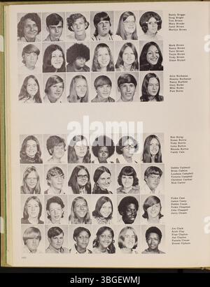 Questa pagina dell'annuario della West High School del 1973, intitolato The Occident, descrive la storia della scuola. West High, fondata nel 1908 al 120 di South Central Avenue, aveva 19 insegnanti e 457 studenti nel 1916. Il preside otto H. Magly e il vicepreside Augusta Connolley gestirono la scuola. Un nuovo edificio della West High School è stato aperto nel 1929 al 179 di South Powell Avenue, progettato da Howard Dwight Smith. La Starling Junior High chiuse nel 2012 dopo aver rilevato il vecchio edificio. Foto Stock