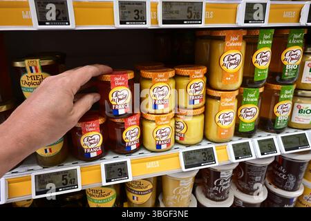 Prodotti a base di miele francese in un negozio di alimentari Foto Stock