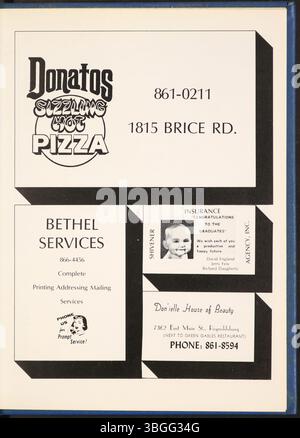 L'annuario di Reynolian del 1976 della Reynoldsburg High School mette in evidenza la ricca storia del sistema educativo della zona, a partire da una capanna di tronchi nel 1819. La Reynoldsburg Union Academy, fondata nel 1868, offrì 12 voti e laureò la sua prima classe nel 1871. L'edificio in mattoni del 1858 è stato rinnovato nel 1925, aggiungendo un terzo piano. Oggi, l'edificio è la Hannah J. Ashton Middle School, mentre la Reynoldsburg High ha due campus. Foto Stock