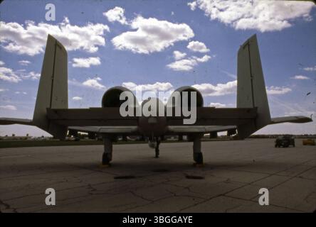 Vista posteriore del Fairchild Republic A-10A Thunderbolt II, noto anche come Warthog, parcheggiato sulla pista durante il Port Columbus International Airport Air Show. Foto Stock