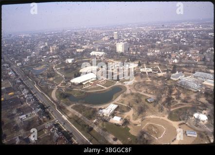 Una vista aerea del 1991-1992 di Franklin Park mentre si prepara per Ameriflora '92, una mostra internazionale di orticoltura che si tiene dal 20 aprile al 12 ottobre 1992. La vista si affaccia a nord-ovest sul parco, mostrando Franklin Park South sul lato sud. Foto Stock