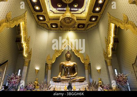 Statua del Buddha d'oro, Wat Trai MIT Witthayaram Worawihan, Chinatown, Bangkok, Thailandia, Asia Foto Stock