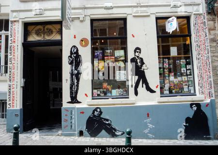 Arte murale sulla facciata dell'Arlequin Centre Music and record store a Bruxelles, Belgio Foto Stock