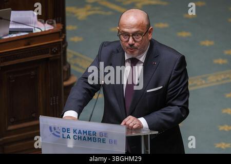 Bruxelles, Belgio. 5 giugno 2025. Il ministro dell'interno Bernard Quintin nella foto durante una sessione plenaria dell'Aula al parlamento federale, a Bruxelles, giovedì 05 giugno 2025. BELGA FOTO NICOLAS MAETERLINCK credito: Belga News Agency/Alamy Live News Foto Stock
