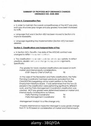 I comunicati stampa del 2003 del sindaco Michael Coleman, mostrati a pagina 212, contengono importanti annunci e decisioni politiche prese durante i suoi quattro mandati come 52° sindaco di Columbus, Ohio. Foto Stock