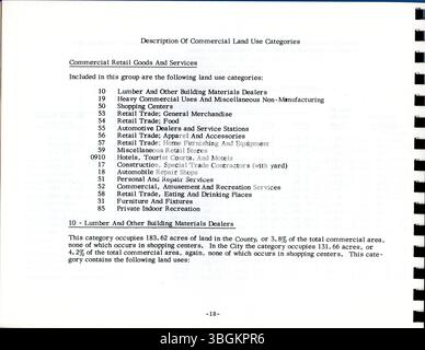 Questa pagina dello studio sull'uso del suolo di Columbus del 1973 delinea dieci categorie chiave di utilizzo del territorio nell'area di Columbus. Fornisce un'analisi approfondita dei tipi di terreno commerciali, residenziali, industriali e di altro tipo, prevedendo lo sviluppo urbano e le tendenze future. Foto Stock