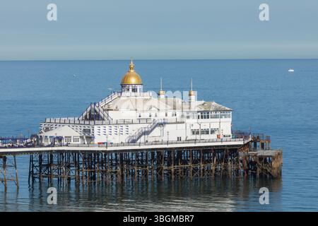 Inghilterra, Sussex, East Sussex, Eastbourne, Eastbourne Pier e Beach Foto Stock