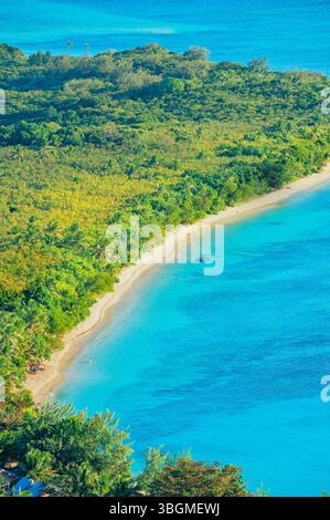 Vista dall'alto dell'isola di Nacula, isole Yasawa, Figi Foto Stock